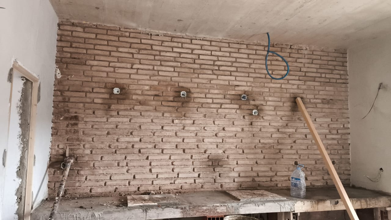 Colocação de Tijolo Burro em Paredes Algarve